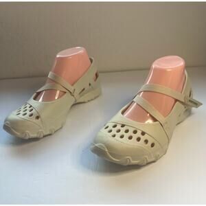 NWT Skechers Cream Mary Jane Foam Kayak Cali Active Outdoor Water Comfort Shoe 8